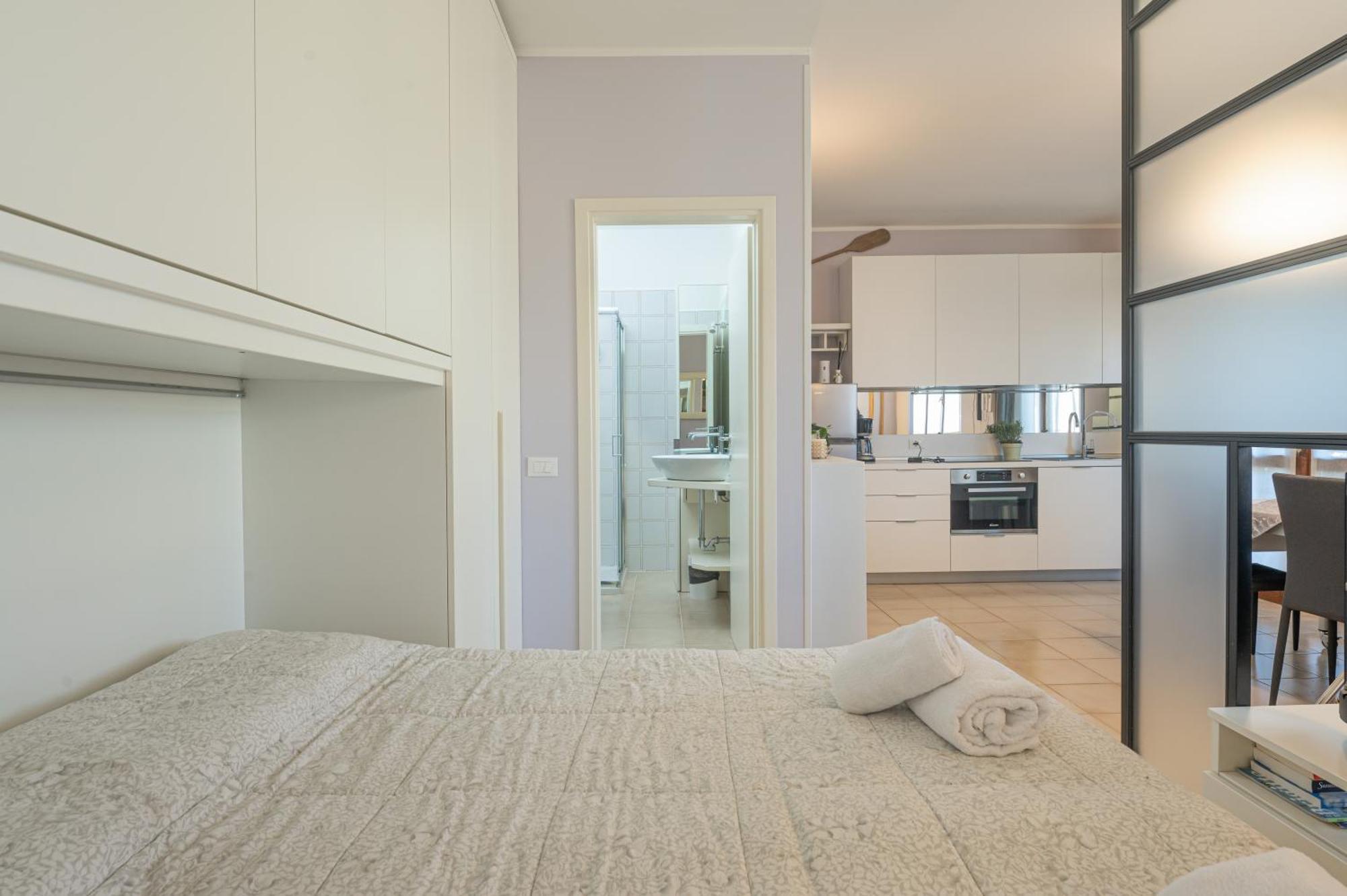 Casa Lugana 9 - Monolocale Con Piscina Fronte Lago Сирмионе Экстерьер фото