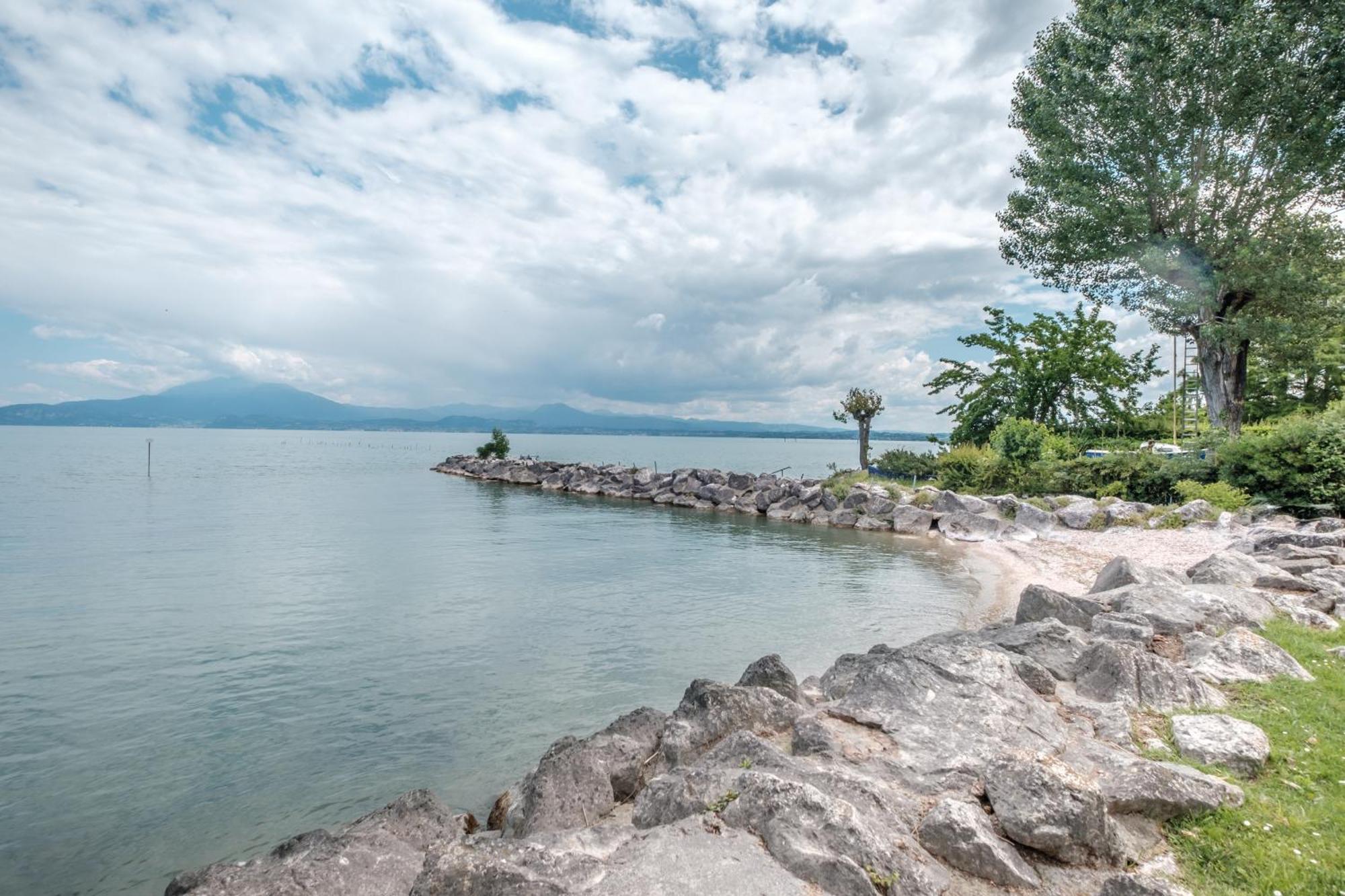 Casa Lugana 9 - Monolocale Con Piscina Fronte Lago Сирмионе Экстерьер фото